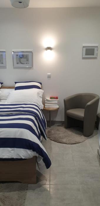 Dominicaine Sud, Studio meublé