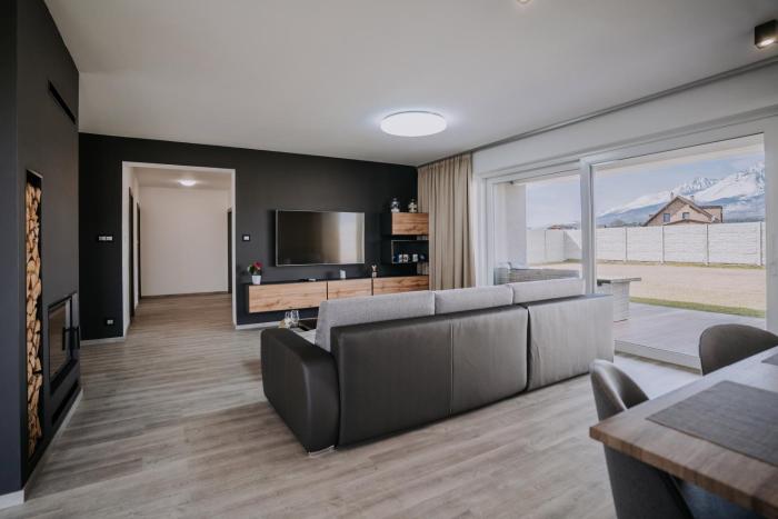 Luxurious and Stylish - Breathtaking Mountain View with Hot Tub and Sauna