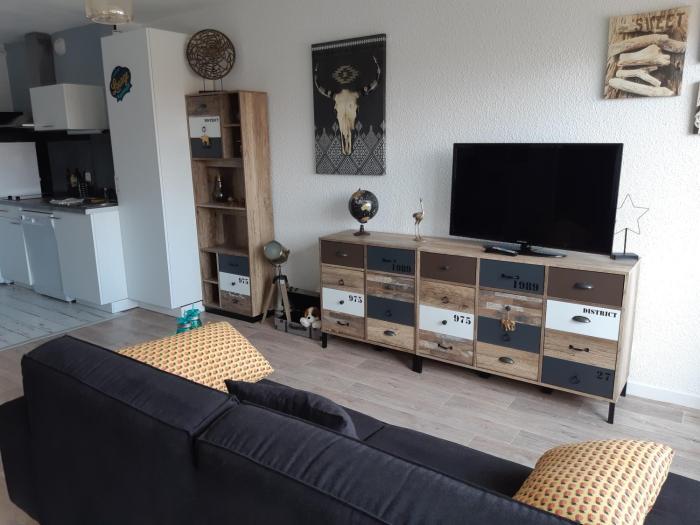 Grand Appartement Luxe avec SAUNA et BAIN LED 50m de l océan avec belle terrasse pour manger CHIEN ADMIS 2 chambres pour 4 pers avec GRANDE BAIGNOIRE BALNEO SPA