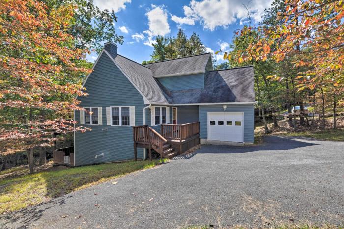 Year-Round Getaway Less Than 1 Mi to Skiing and Waterpark!