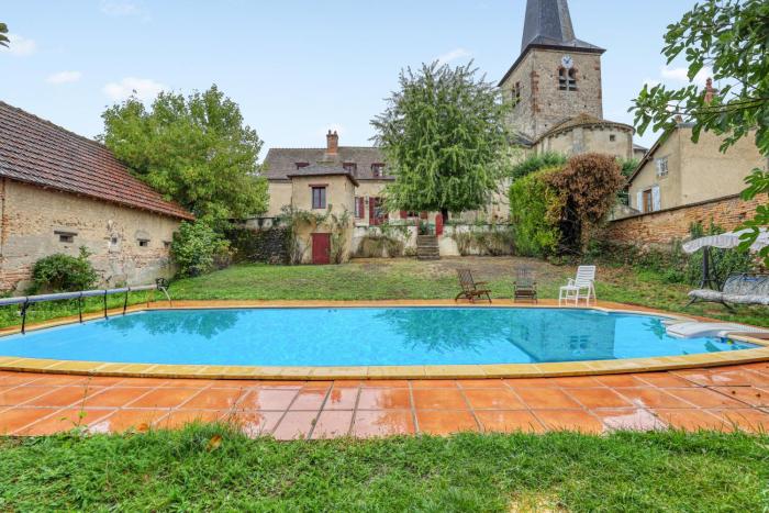 Villa confortable avec piscine privée à Lucenay-lès-Aix