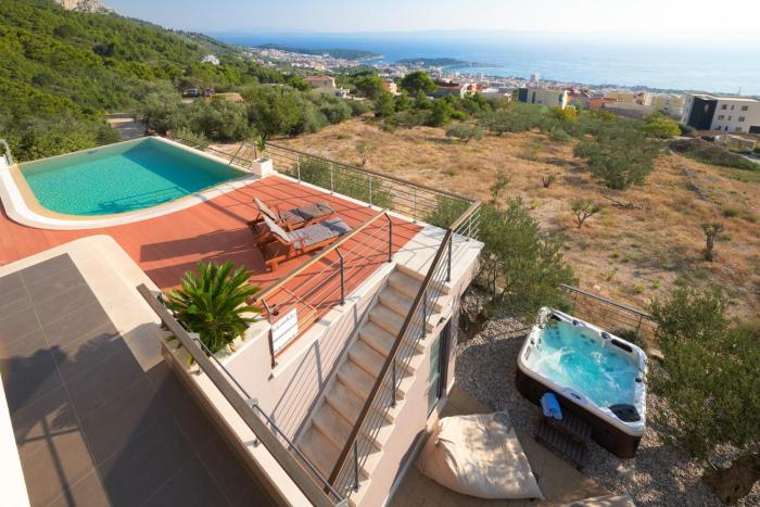Villa View a luxury villa in Makarska, heated private pool, jacuzzi, gym