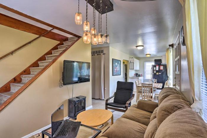 Lovely Royal Oak Unit Less Than 10 Min to Vibrant Downtown