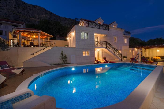 VILLA MAJA with whirlpool, heated pool, gym, sauna, panoramic sea views