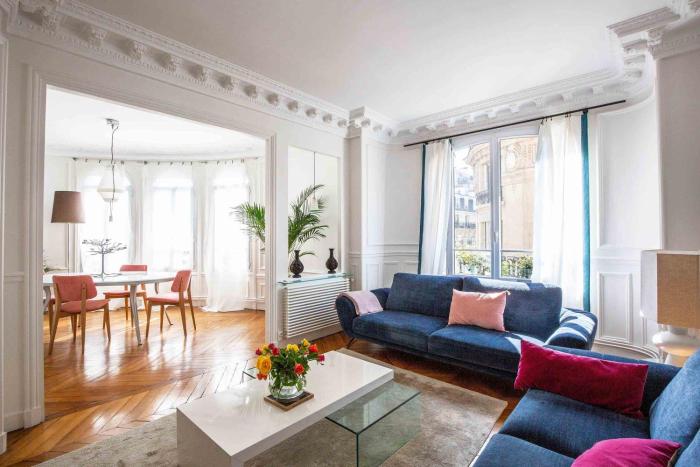 Veeve - Pastel Pinks in Paris