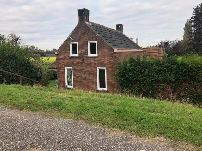 Authentic Dikehouse at sea