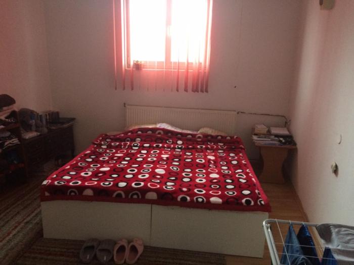 CAMERA CU BAIE si Curte-CENTRU ISTORIC