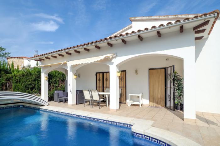Charming villa with private pool in Castelló dEmpúries