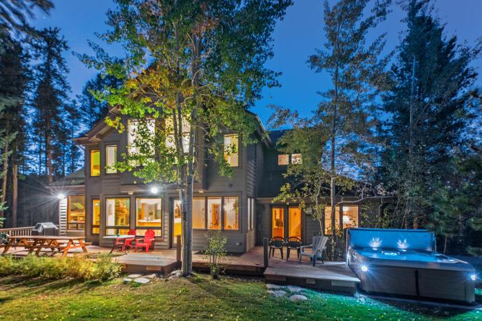 Boulder Ridge Lodge: Huge Ski-In Home w 20 Beds