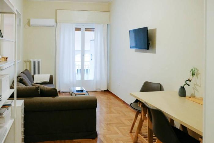 Newly Renovated Athenian Apt with Balcony