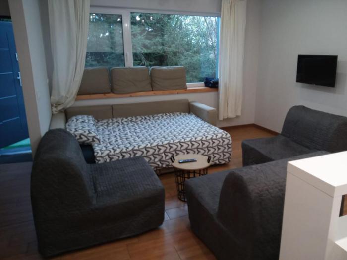 Maly apartament w zieleni blisko jeziora