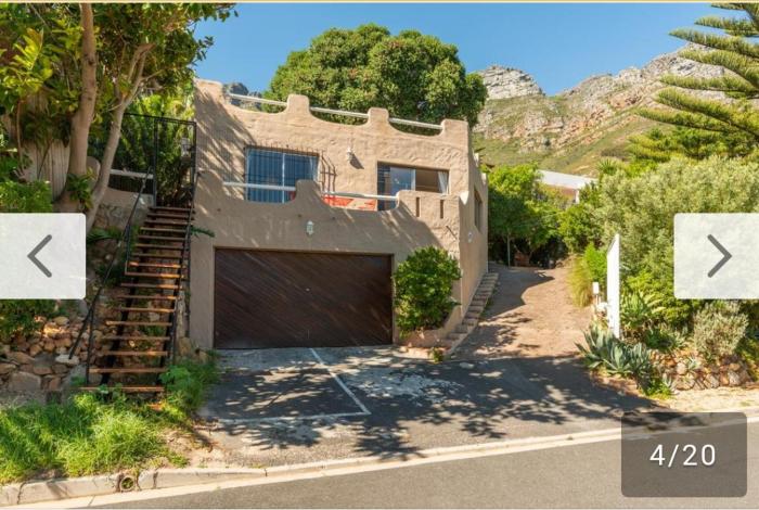 Roomy, quiet flatlet at the top of Camps Bay