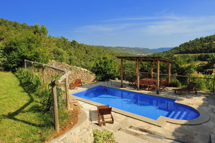 Casa con piscina y vistas a montaña - Cal Solsona
