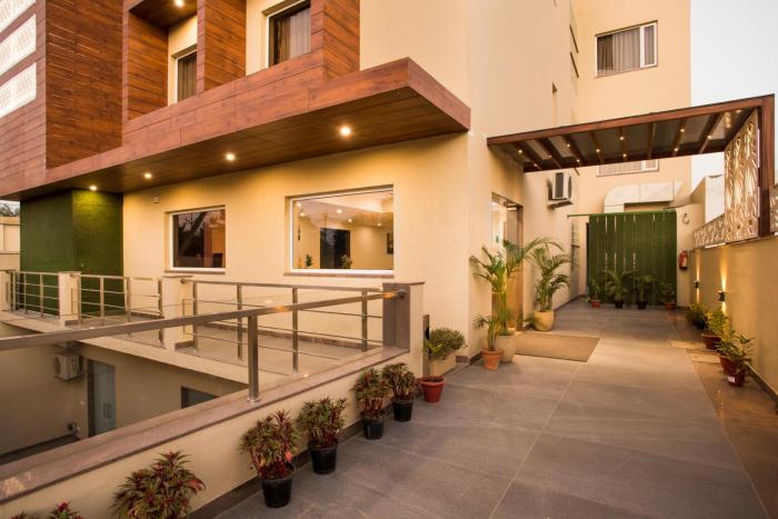 SILVER OAK near Medanta Medicity