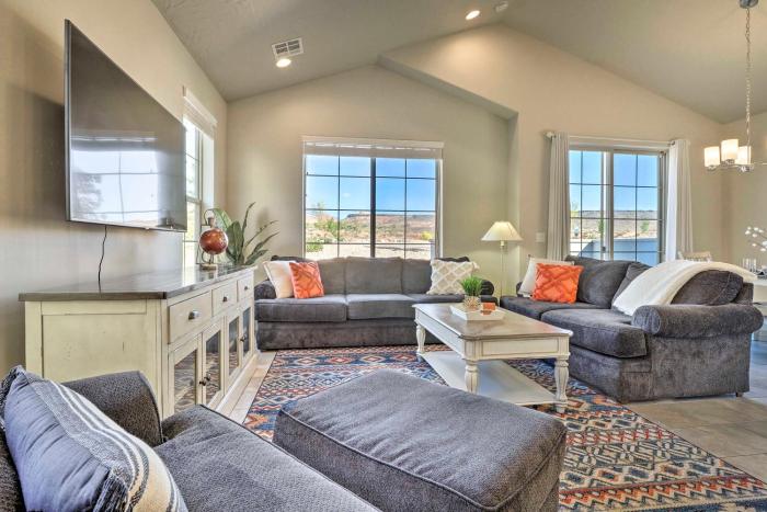 Washington Townhome w Patio + Resort Perks!
