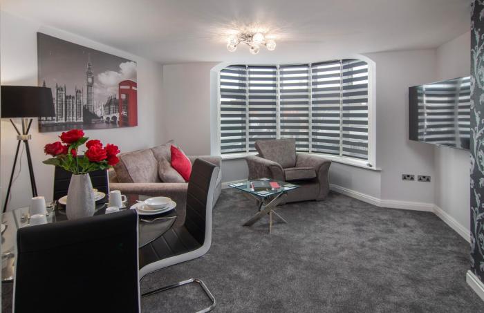 2 Bedrooms Sleeps 7 Near Top Blackpool Attractions