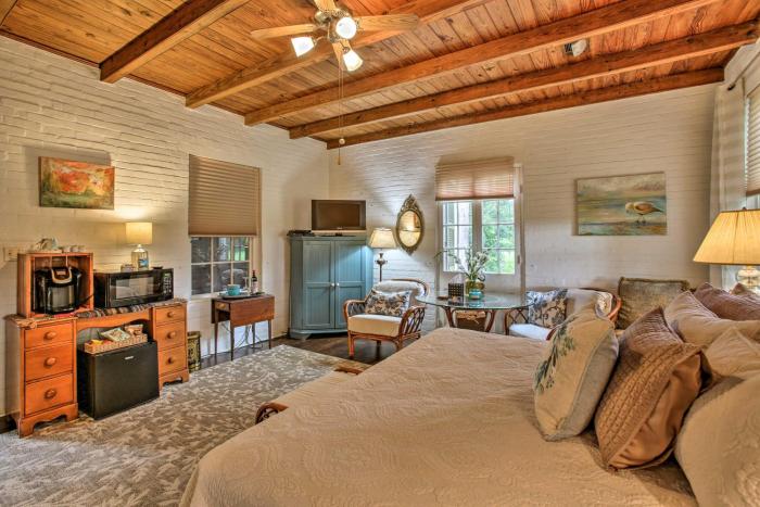 Historic Baton Rouge Vacation Rental 6 Mi to LSU!