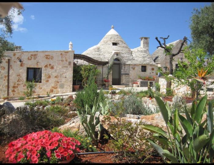 Spacious Villa with Private Pool in Castellana Grotte