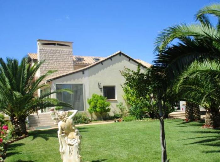 Appartement élégant à Vias avec balcon et jardin