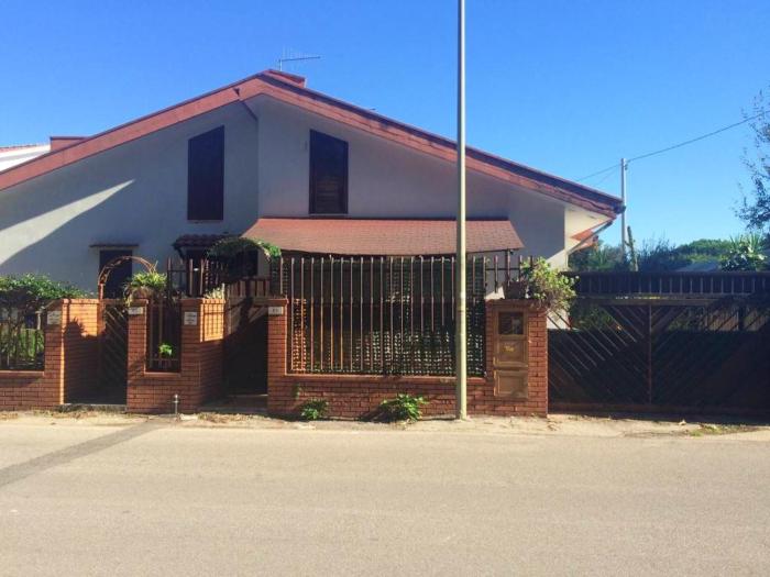 Charming house in Laura with fenced garden