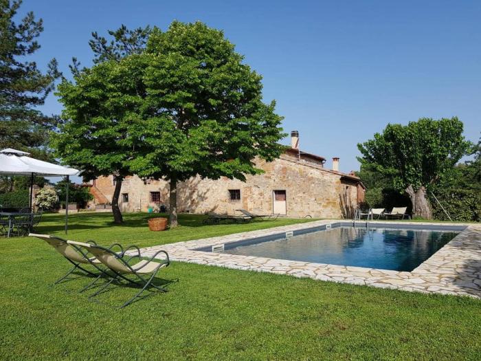 Charming House in Trequanda + Pool
