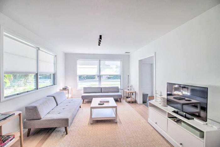 Breezy Coastal Retreat with Yard, 3 Mi to Palm Beach