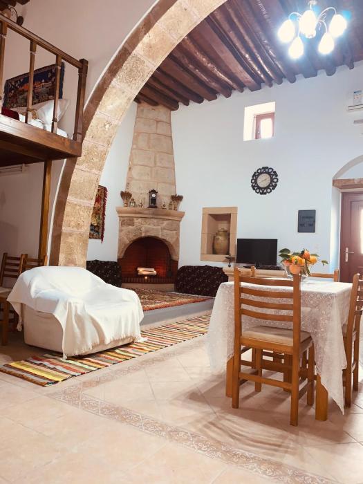 Diakenas Kamariko-Traditional Stone House