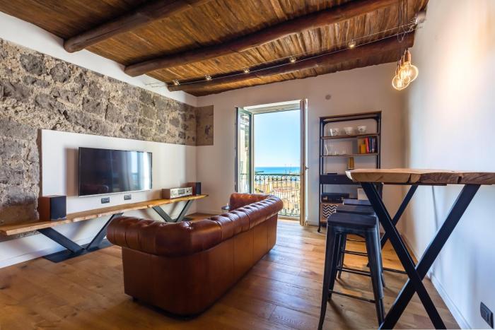 Starhost - MINERVA SUITE seaview