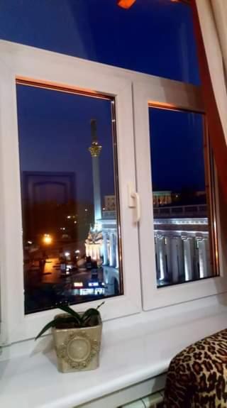 Independence Square · Khreschatyk. View on Independence Sq. fountains