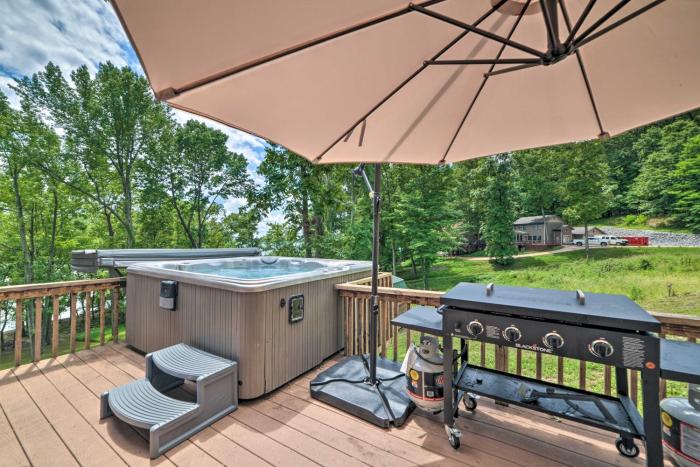 Lakefront Rest-Ashored Home w Private Dock!