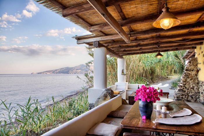 Case sulla spiaggia di Santa Marina Salina