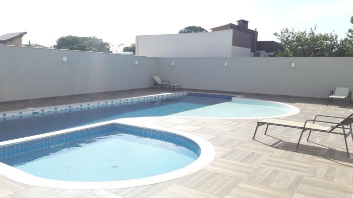 Florianópolis Canasvieiras Apartamento inteiro 3 quartos com ar piscina playground 2 garagens