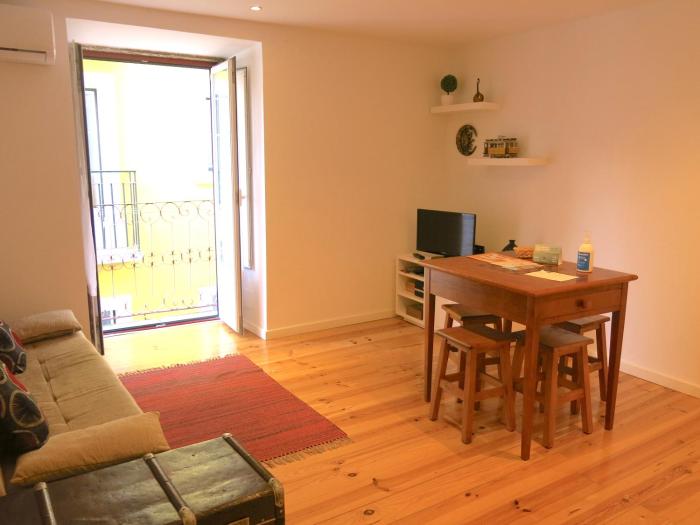 Cozy Studio in Mouraria with AC