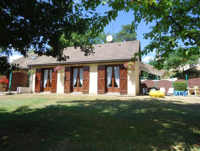 Maison confortable sur jardin clôturé à Marcillac-la-Croisille