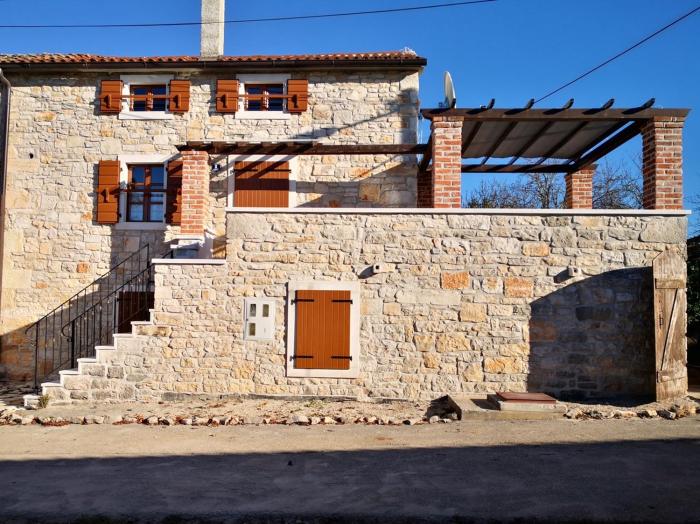 Apartment Paulina in a Stone House