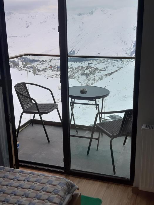 neu gudauri loft2 с видом на горы