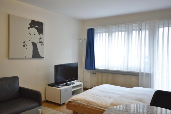 City Studio - Crown 25