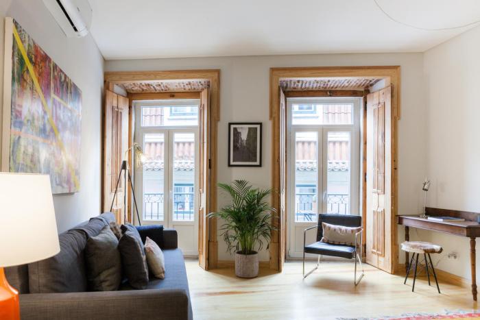 Charming Flat with Balconies Central Chiado District 2 Bedrooms & AC 19th Century Building