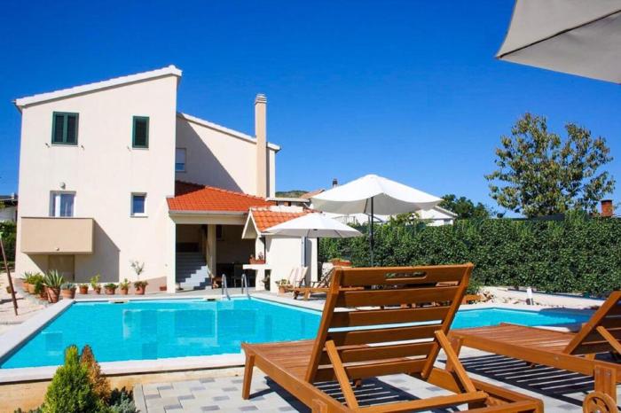 Villa Matia with pool