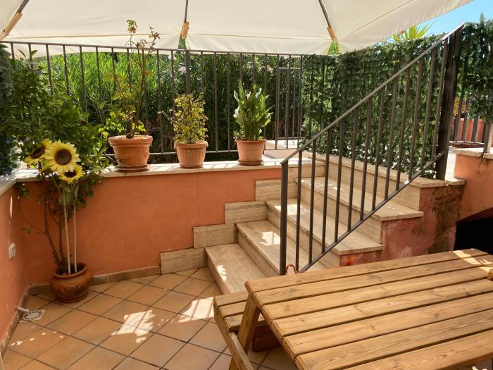 Apartment - Sleeps 3 & swimming pool