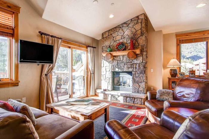 Mt. Victoria Lodge Penthouse Condo: Downtown, Hot Tub