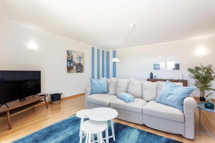 Privilege Apartment Les Mouettes with Rooftop Pool, Village Marina - Olhão