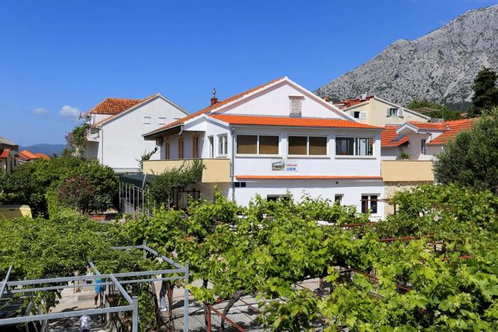Apartments with a parking space Orebic Peljesac 10102