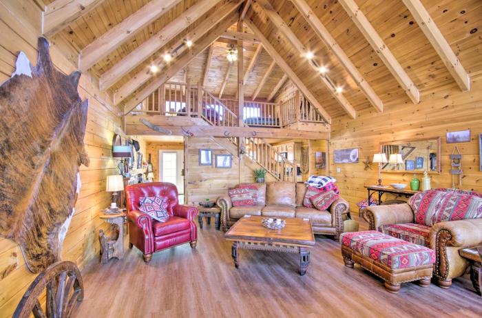 Large Cabin with Deck Overlooking Norfork Lake!