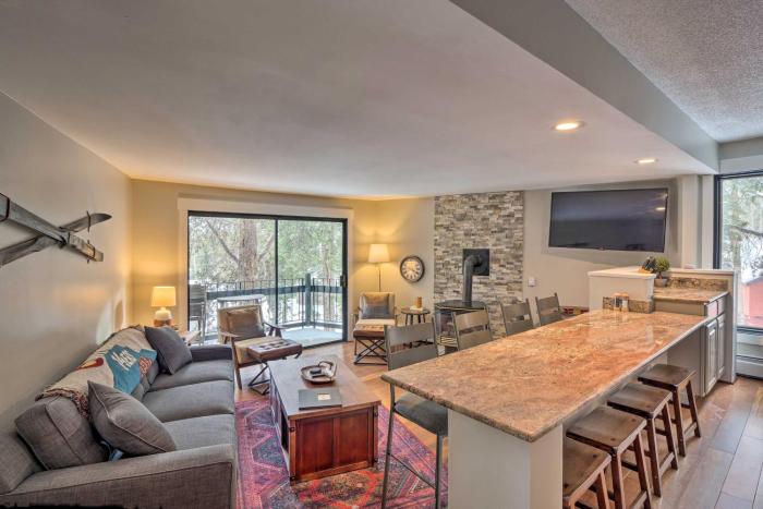 Less Than 1 Mi to Peak 8 Ski Condo in Breck with Mtn Views