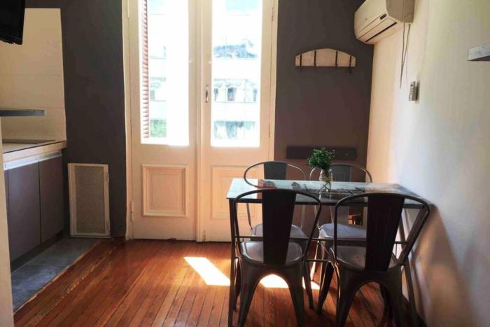Duplex en centro histórico y turístico sobre AV de Mayo