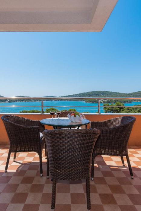 Apartments Hari Tisno