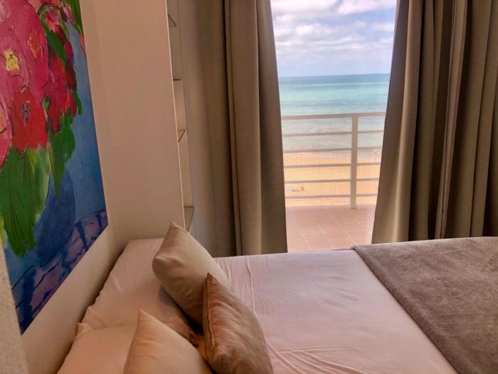 GATU Vista Infinita 1ªlinea mar WIFI, AIRE ACC, TERRAZA CON VISTAS