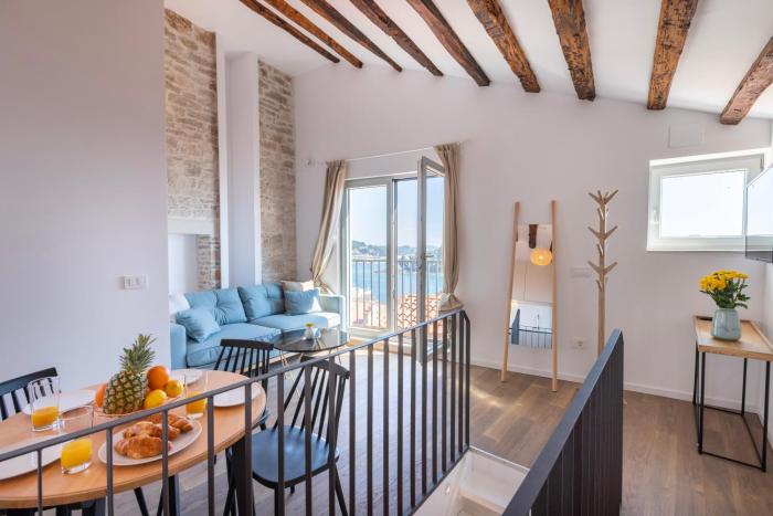 The Sea View Old Town Rovinj Apartment by Irundo