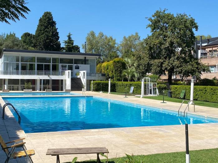 Apartamento en Country Pilar Gran Piscina Parrilla propia hasta 4 personas
